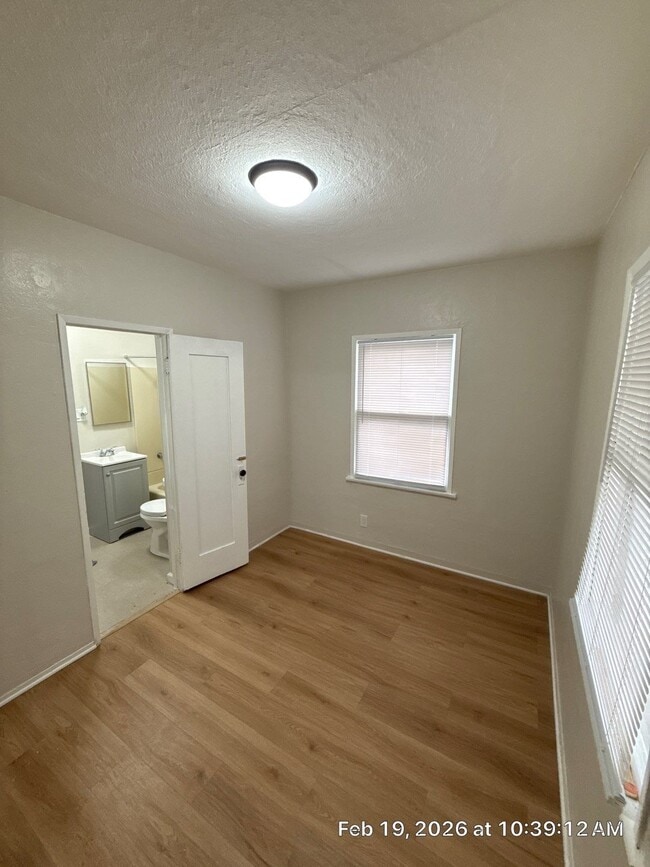 Building Photo - 946-948 E Nocta