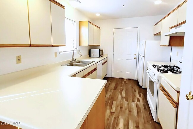 Building Photo - 3186 N Bumblebee Dr