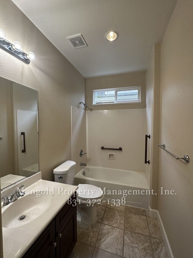 Foto del edificio - Stunning Two Story Seaside Highlands Home ...