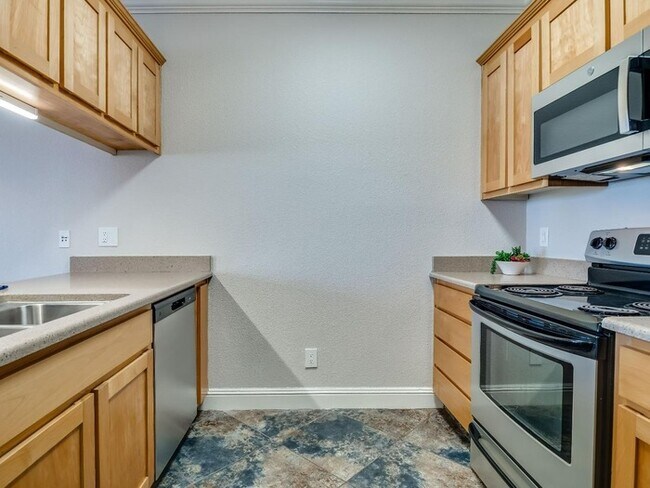 Foto del edificio - Upgraded 1BR Condo with Balcony & In-Unit Laundry in Downtown Gilroy
