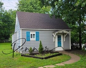 Building Photo - 2406 S Lee's Summit Rd