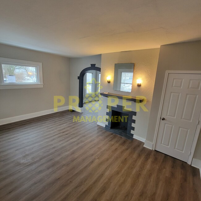 Building Photo - Stunning 3 Bed, 1 Bath Home on corner lot!