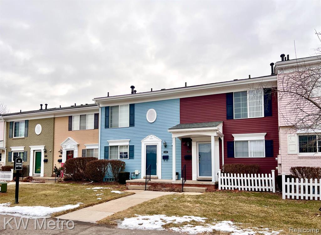 32238 W 12 Mile Rd, Farmington Hills, MI 48334 Condo for Rent in