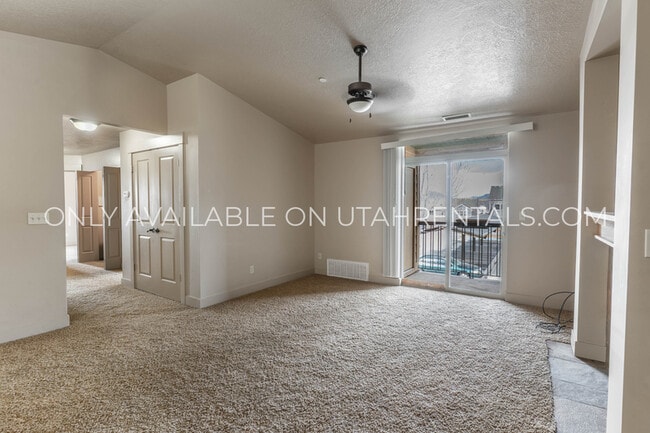 Building Photo - 1027 500 E