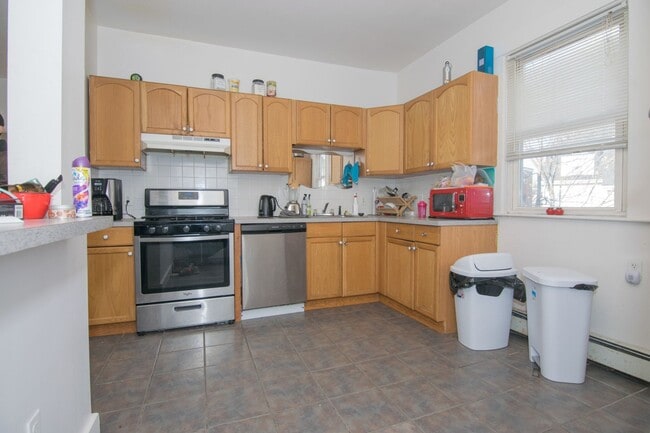Building Photo - Boston University 4bed 2bath in Allston av...