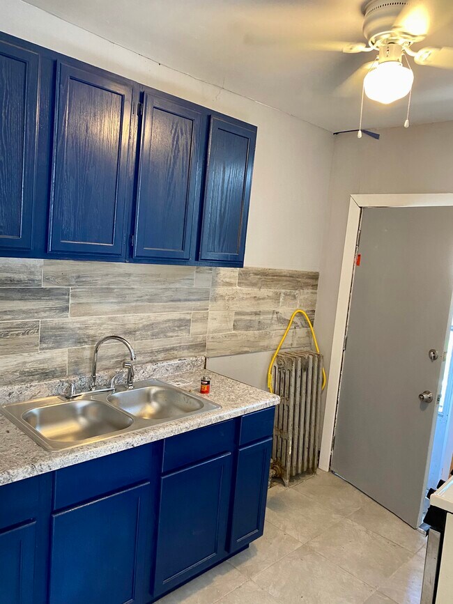 Kitchen - 4313 W Flournoy St