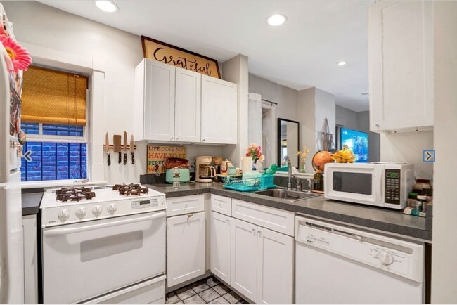 Building Photo - 151 Highland St