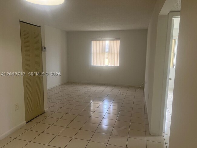 Foto del edificio - 560 NW 114th Ave