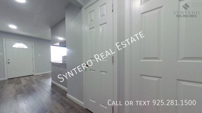 Building Photo - Glazier Dr 1524-09