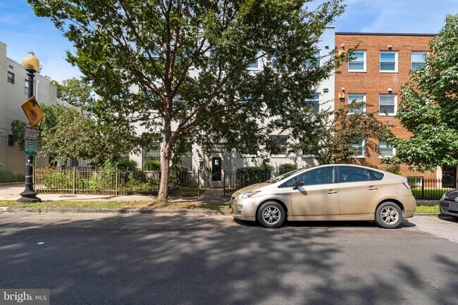 Foto del edificio - 1310 K St SE