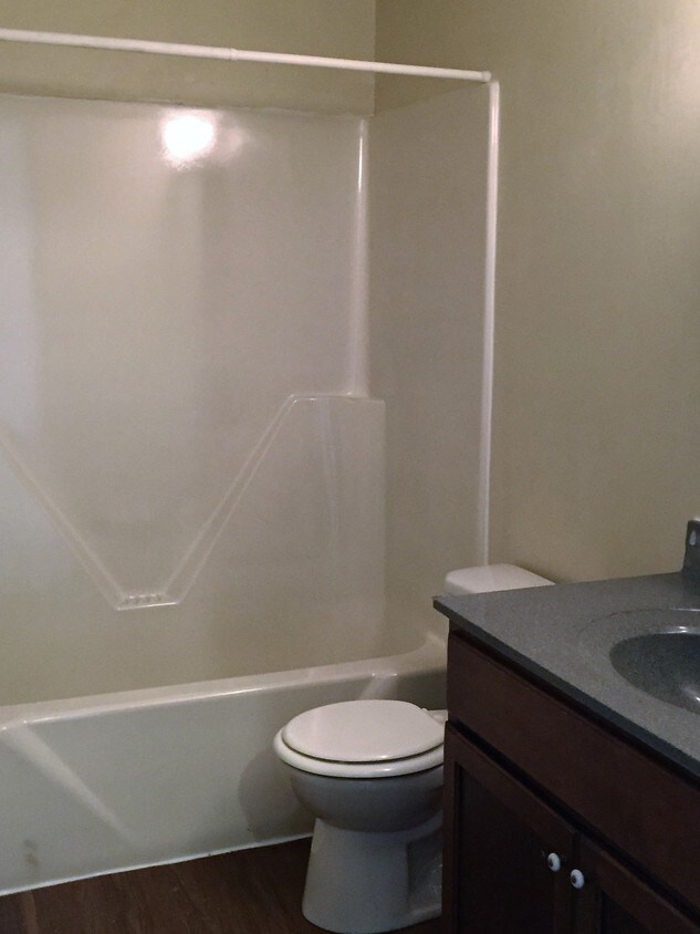 368 E Market St, Mercer, PA 16137 Townhouse for Rent in Mercer, PA