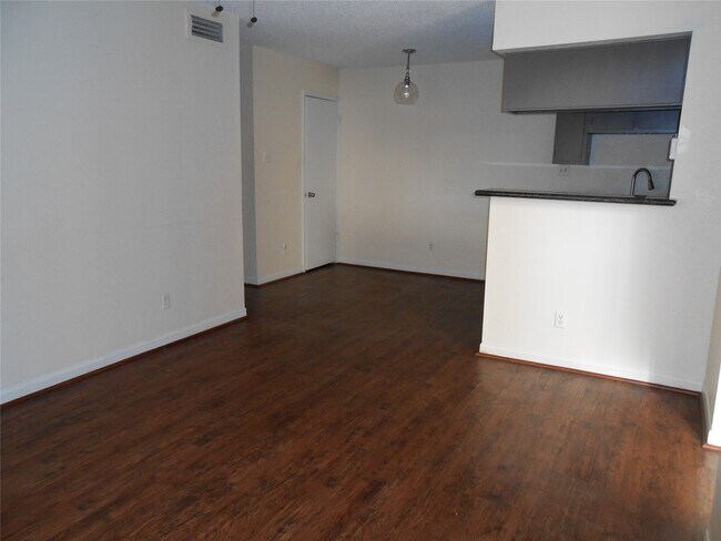 Foto del edificio - 2750 Holly Hall St