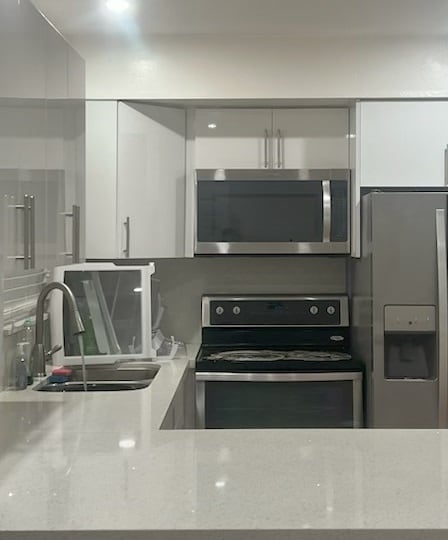 Building Photo - 6245 SW Kendale Lakes Cir