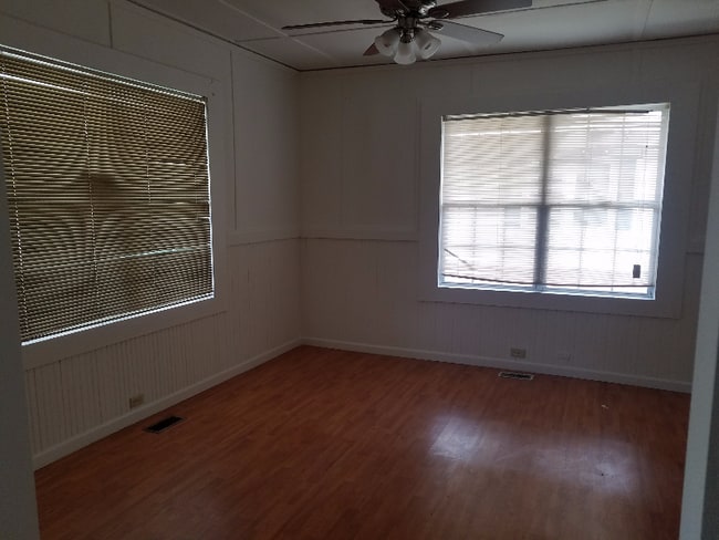 Building Photo - 1117 W 4th Ave