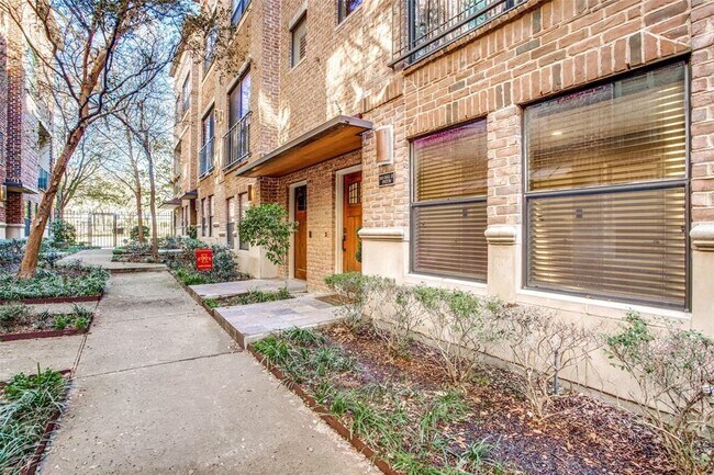 Building Photo - 2411 N Hall St
