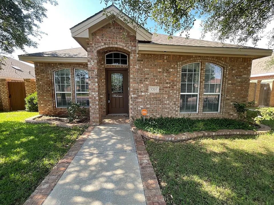 Primary Photo - 3201 Southridge Ct