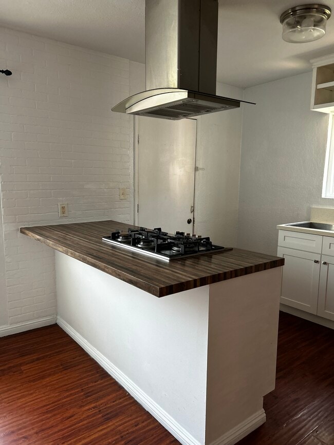 Foto del edificio - 2813 N Santa Fe Ave