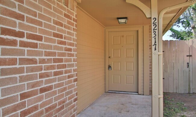 Foto del edificio - 22317 Tree House Ln