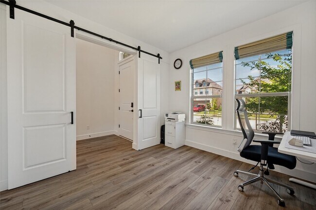 Foto del edificio - 724 Danbury St