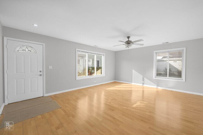 Foto del edificio - 2 Bedroom 1 Bath Ranch Style Home located in Quincy Park in Prospect Heights!