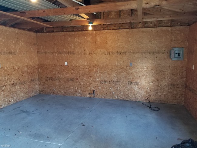 Building Photo - 3 br, 1 bath House - 14096 Hendricks Ave