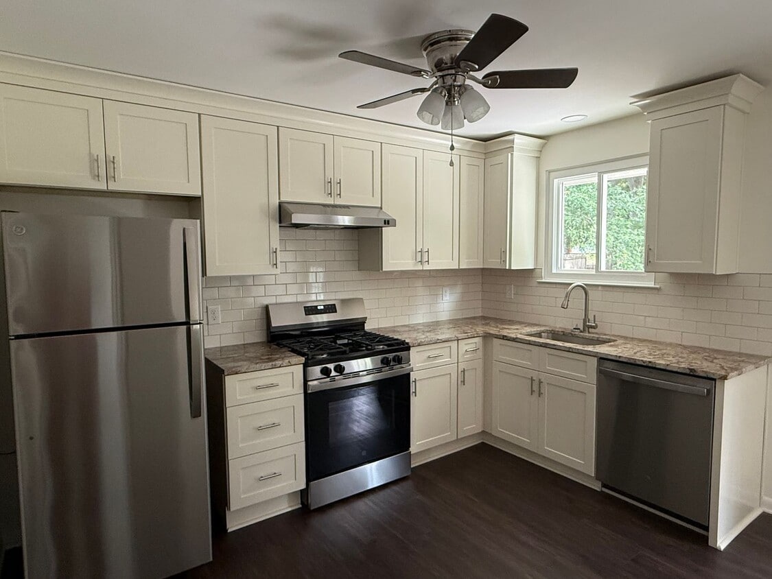 Building Photo - 3 bedroom, 1.5 bath, newly renovated ranch home in Hockessin