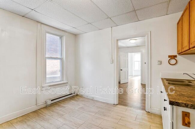 Building Photo - 207 N Mulberry St