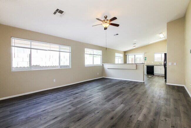 Foto del edificio - 3015 W Zachary Dr