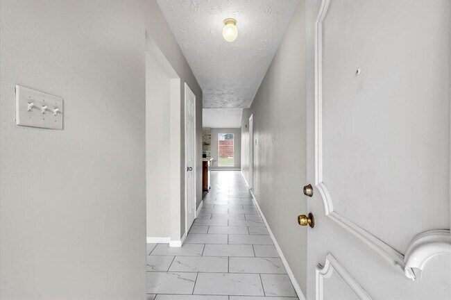 Building Photo - 1831 Oakwell Ln