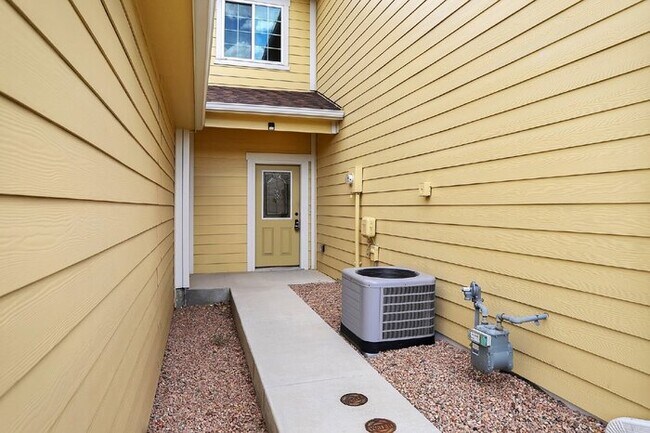 Foto del edificio - Oct Rent Free. 2 Bed 2.5 Bath 1 Car. Mins ...