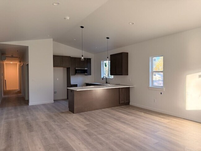 Building Photo - Duplex in Post Falls!