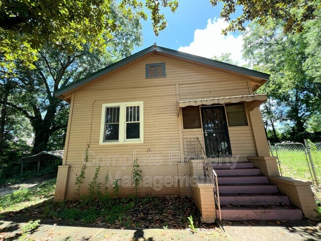 Building Photo - 4005 Main St