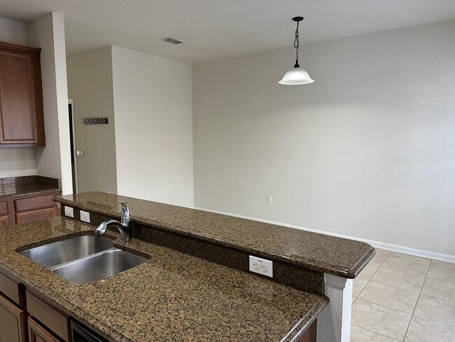 Foto del edificio - 7745 Moser Ave