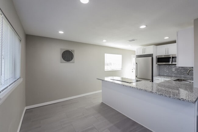 Building Photo - 1620 Carrol Court