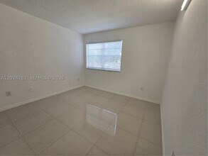 Building Photo - 220 SW 116th Ave