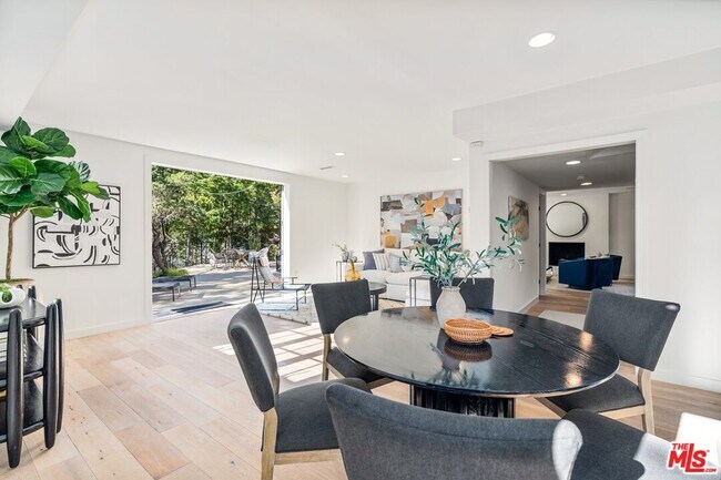 Foto del edificio - 7560 Devista Dr