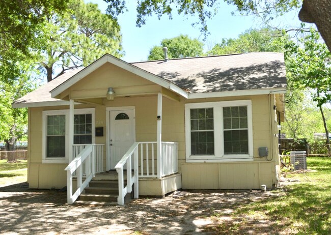Building Photo - 2207 Howell Ave