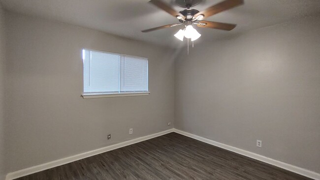 Foto del edificio - Northeast San Antonio 2 Bedroom 1 Bath Duplex