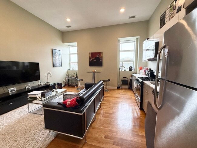 Building Photo - 409 Dudley St