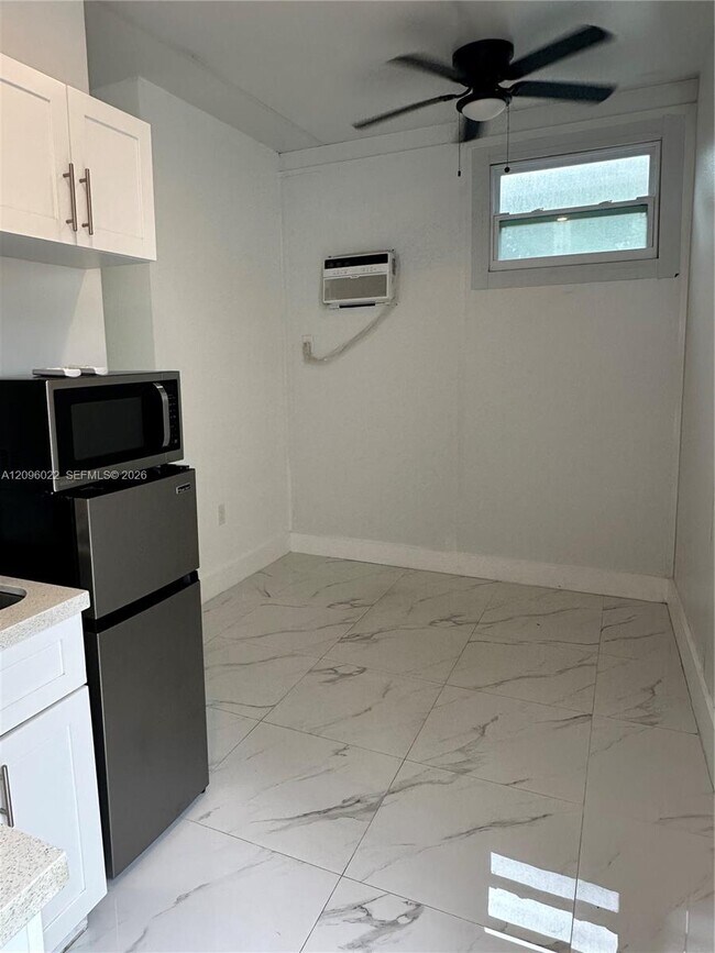 Foto del edificio - 2775 SW 1st St