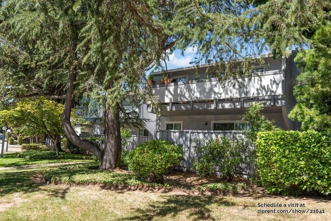 Building Photo - 14245 Lora Dr