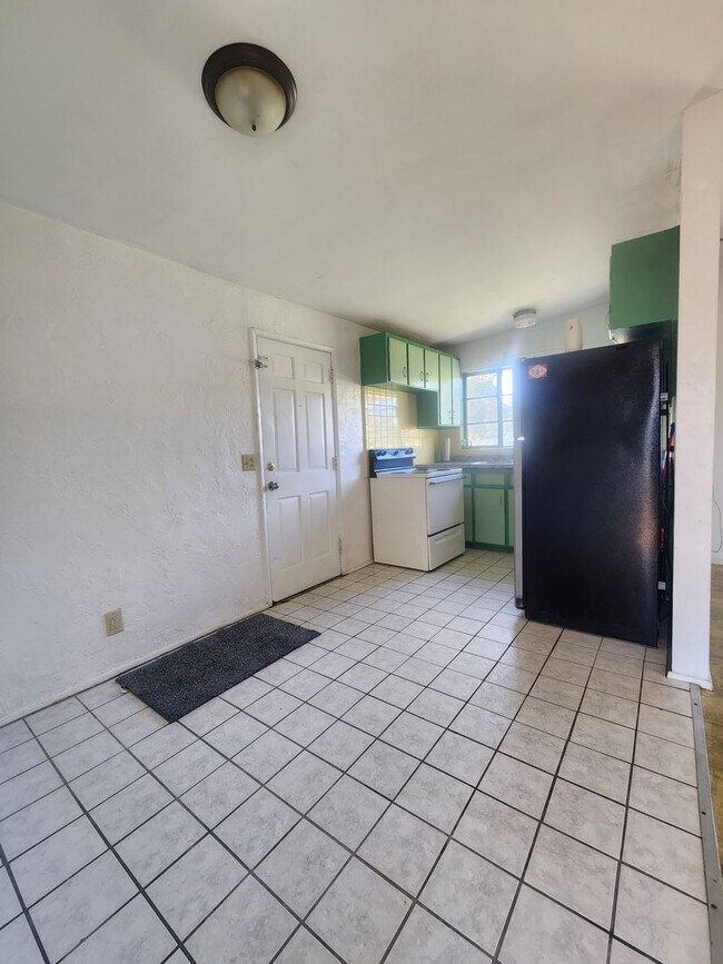 Foto del edificio - 2 Bedroom 1 Bath Single Family Home, Fenced in Yard