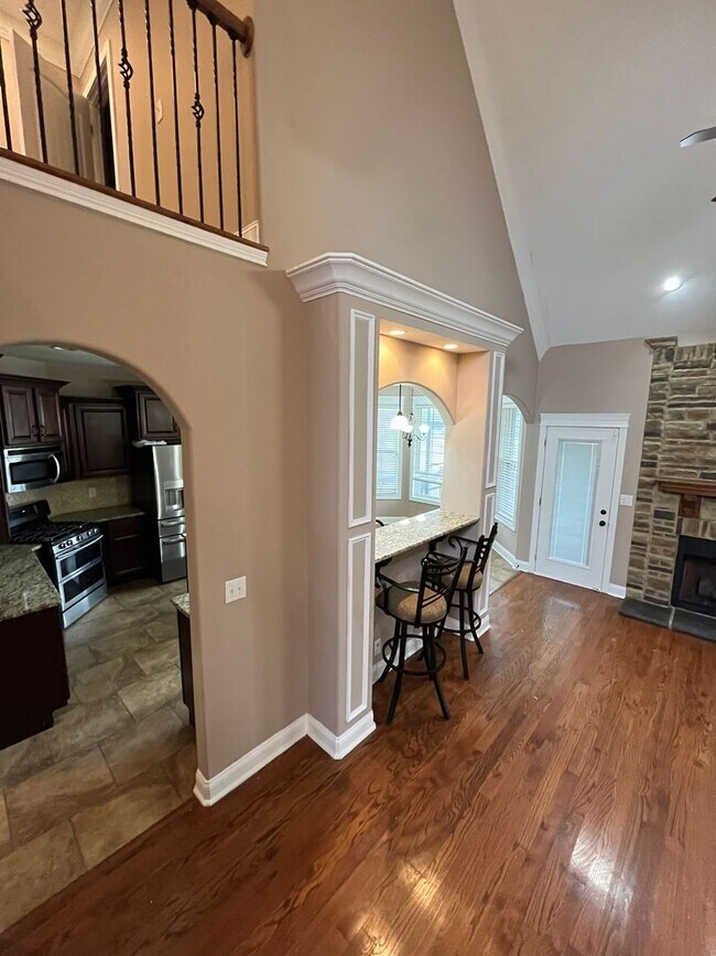 Building Photo - Large Executive Home off Exit 8 in Farming...
