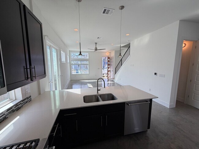 Foto del edificio - Midtown Modern Brentwood - Dynamite Home