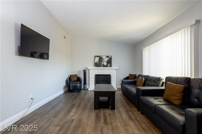 Foto del edificio - 2120 Wagonwheel Ave