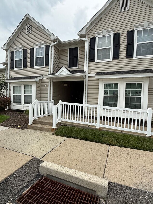 Foto principal - 2 Bedroom in Ivy woods - Ross Township