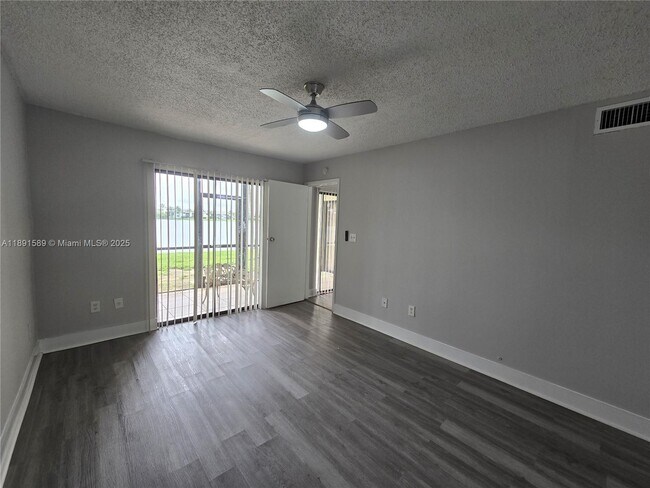 Foto del edificio - 1400 Jefferson Dr