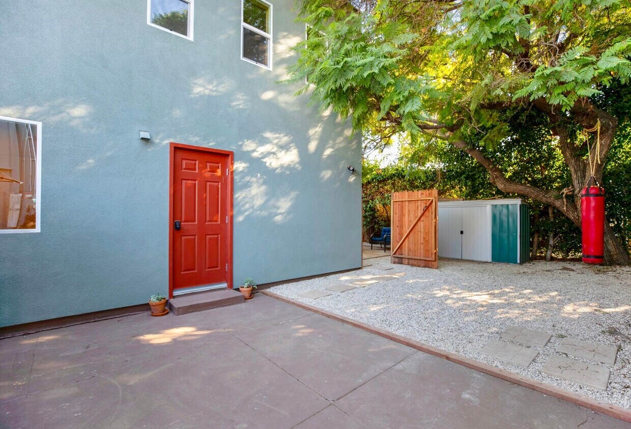 Primary Photo - 1238 Meadowbrook Ave