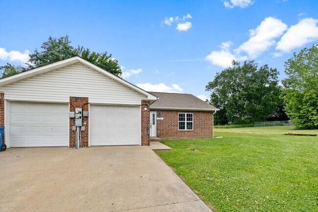 Building Photo - 12689 Pioneer Ln Duplex