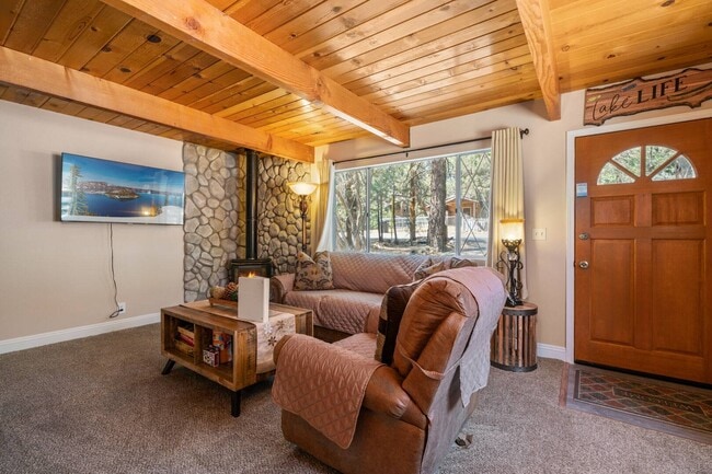 Foto del edificio - 355 Pine Ln